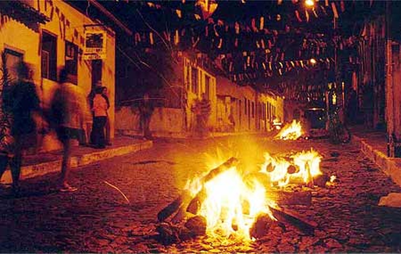 22062020 nazarezinho fogueira Easy Resize.com - Prefeitura de Nazarezinho publica novo decreto autorizando reabertura do Mercado e liberando o acendimento de fogueiras na zona rural do município